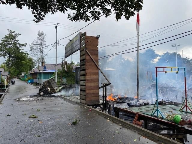 Pos Satgas TNI di Asmat Dibakar Massa Usai Pemuda Tewas Tertembak