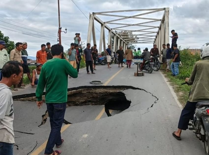 Jembatan Binangaron Amblas, Akses Parbaba–Pangururan Terputus Sementara