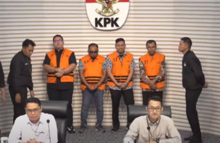 KPK Tahan Empat Tersangka Kasus Korupsi Dana Hibah Pemerintah Provinsi Jawa Timur