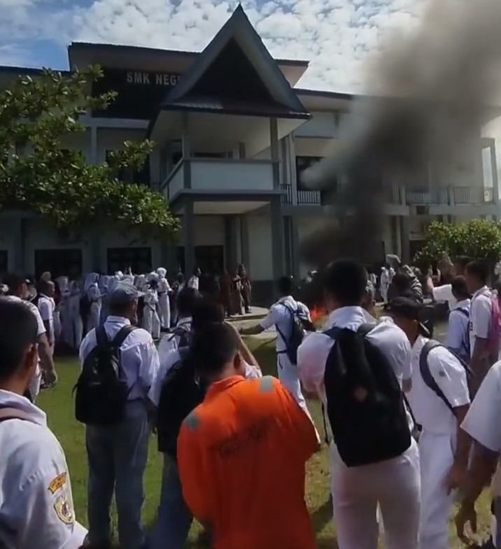 Ratusan Siswa SMKN 3 Sibolga Demo Tuntut Transparansi Dana BOS, Fasilitas Sekolah Memprihatinkan