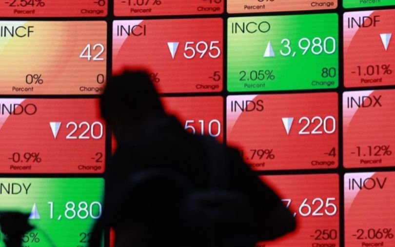 IHSG Menguat di Awal Pekan, Rupiah Melemah Tipis ke Rp16.573 per Dolar AS