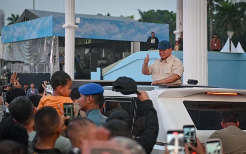 Presiden Prabowo Tinjau Persiapan HUT ke-80 TNI di Monas, Disambut Hangat Warga