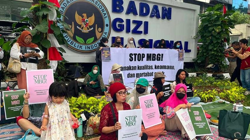 Aksi Ibu-Ibu di Depan BGN: “Stop MBG, Utamakan Keselamatan Anak”