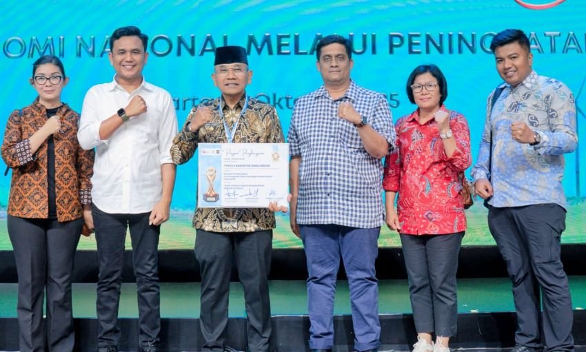 Bupati Simalungun Hadiri Rakornas TPAKD 2025 dan Terima Penghargaan Prestisius
