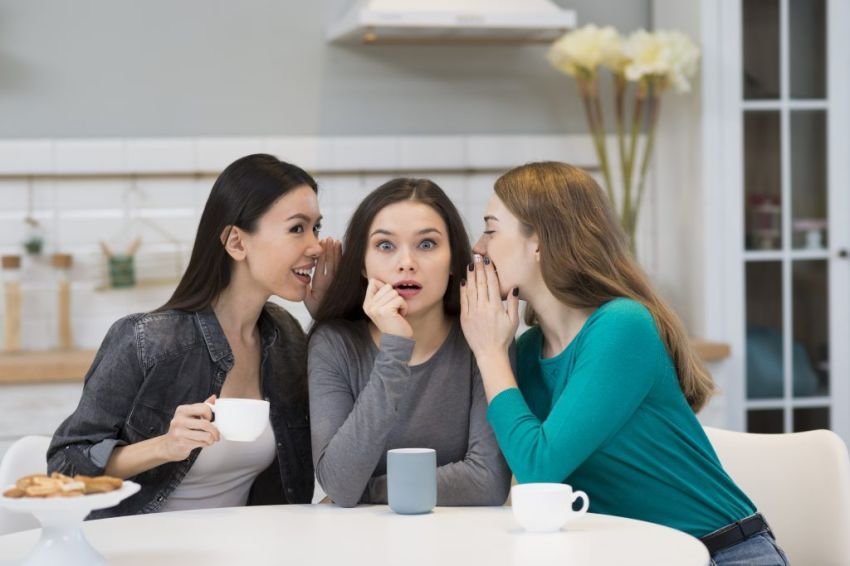 Jangan Oversharing! Psikolog Sebut 7 Hal yang Tidak Perlu Diumbar ke Publik