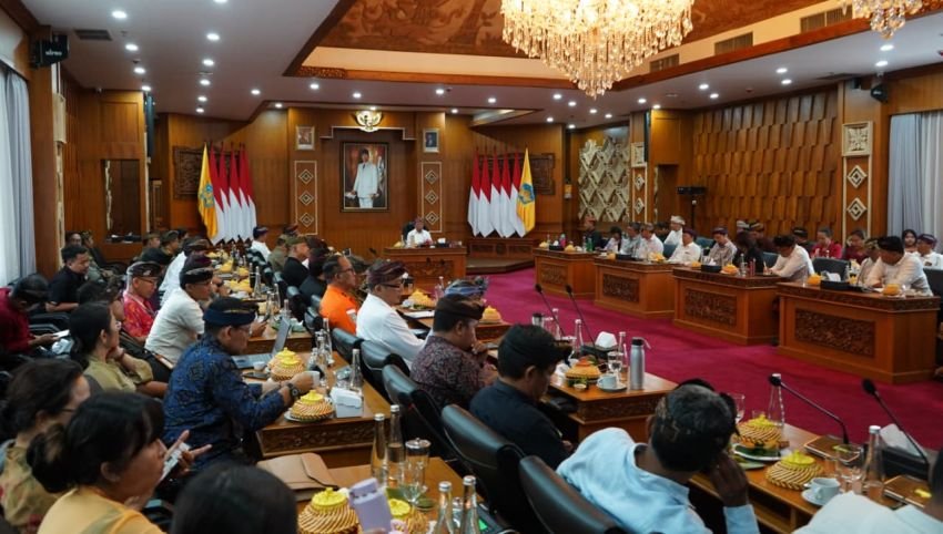 Gubernur Koster Tegaskan Pariwisata Bali Berkualitas Harus Aman dan Profesional
