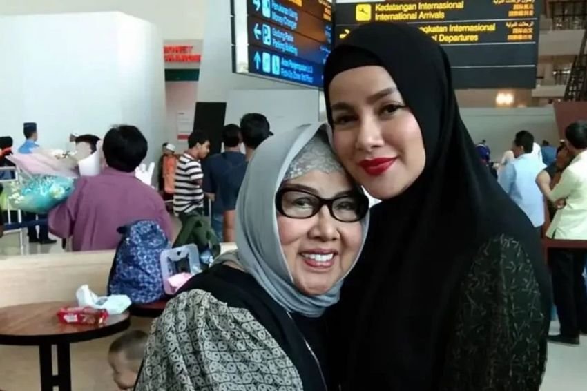 Kabar Duka, Ibunda Olla Ramlan Tutup Usia Pagi Tadi — Akan Dimakamkan di Tanah Kusir