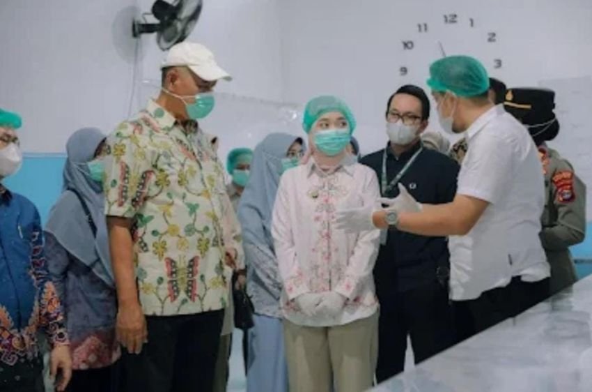 Wagub Lampung Tinjau Dapur Program MBG: Pastikan Makanan Anak Sekolah Aman dan Bergizi